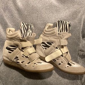 US SIZE 7.5 EURO SIZE 38, HEELED TENNIS SHOE SUEDE BOOTS W/VELCRO